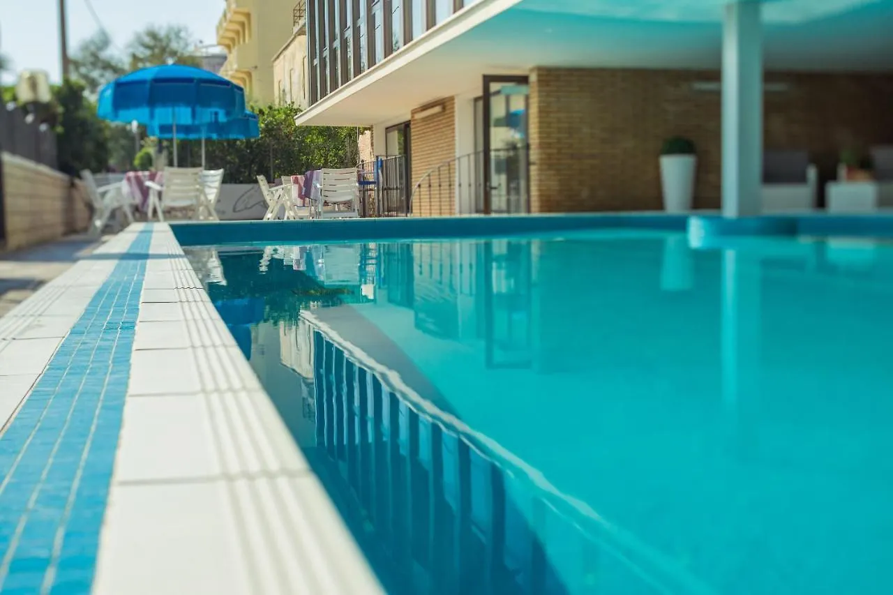 ***  Hotel La Pace ベラーリア・イジェア・マリーナ イタリア