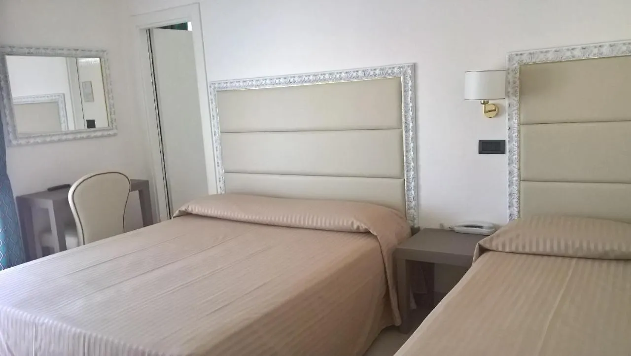Hotel La Pace 벨레지아아지마리나