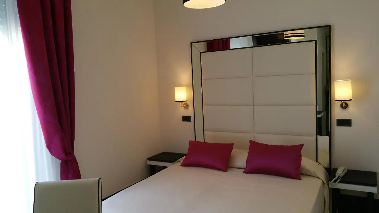 Hotel La Pace 벨레지아아지마리나